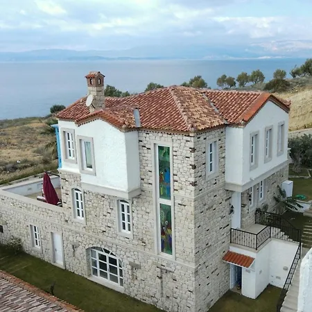 Fener Burnunda Denize Sifir Orjinaltas Malikane 别墅 Çeşme