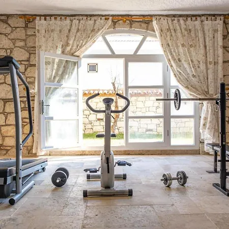 빌라 Fener Burnunda Denize Sifir Orjinaltas Malikane Çeşme