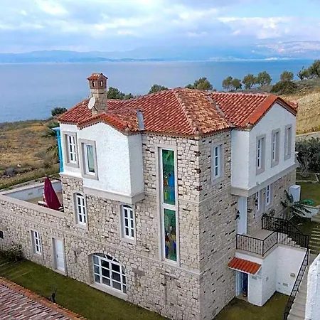 Villa Fener Burnunda Denize Sifir Orjinaltas Malikane *
