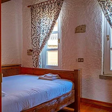 Fener Burnunda Denize Sifir Orjinaltas Malikane Villa Cesme