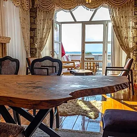 Fener Burnunda Denize Sifir Orjinaltas Malikane Villa
