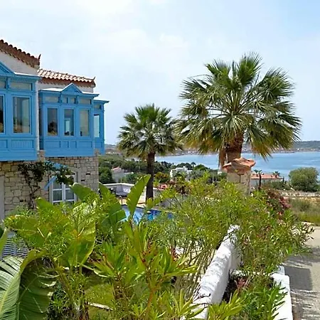 Fener Burnunda Denize Sifir Orjinaltas Malikane Villa Cesme