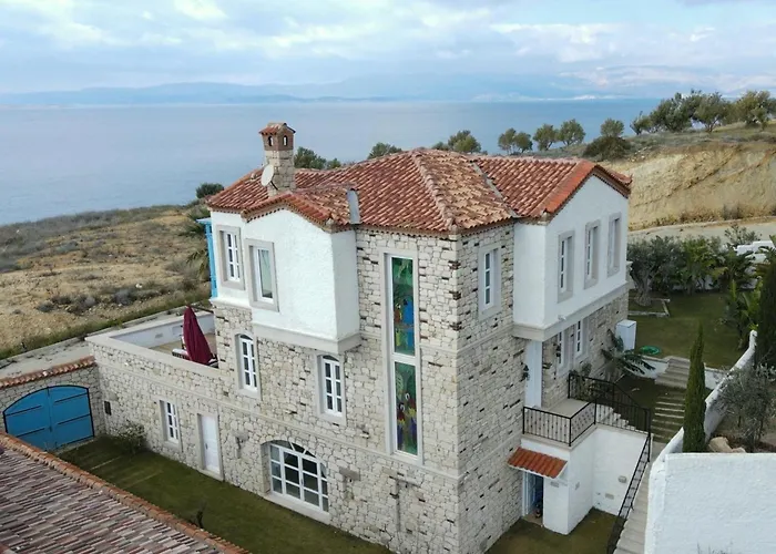 Fener Burnunda Denize Sifir Orjinaltas Malikane 别墅 Çeşme